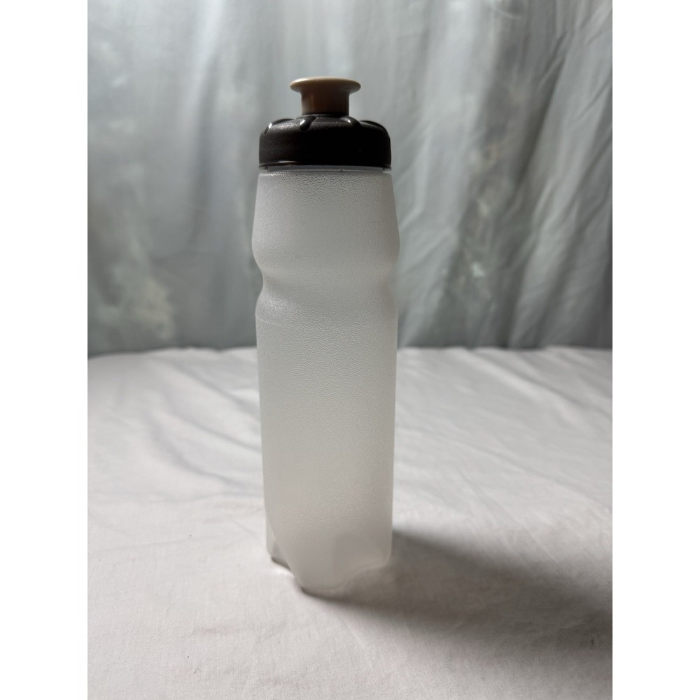 Rubbermaid Sippin Saver Water Bottle 18 Oz Frosted Rare Retro 2000s Grey Unisex